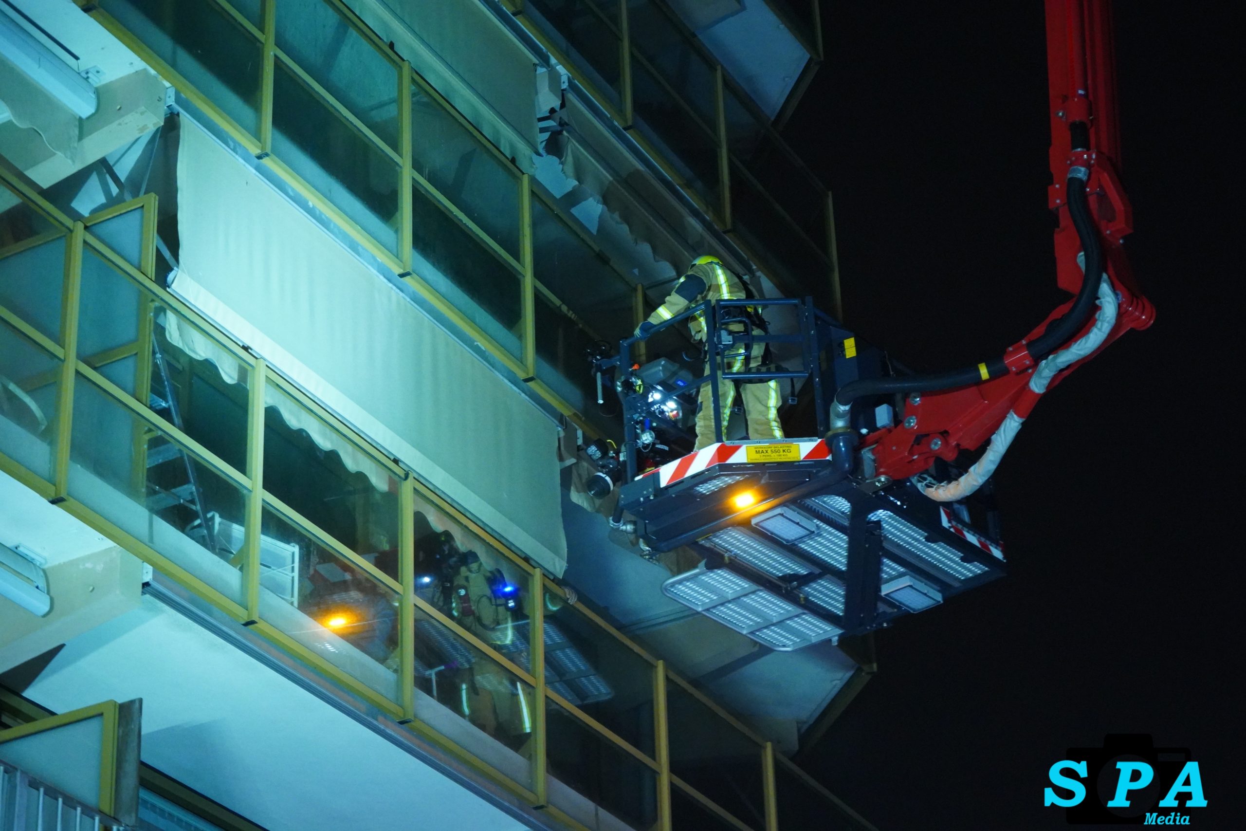 Twee personen van balkon gered bij woningbrand Willem van Cleeflaan Zoetermeer