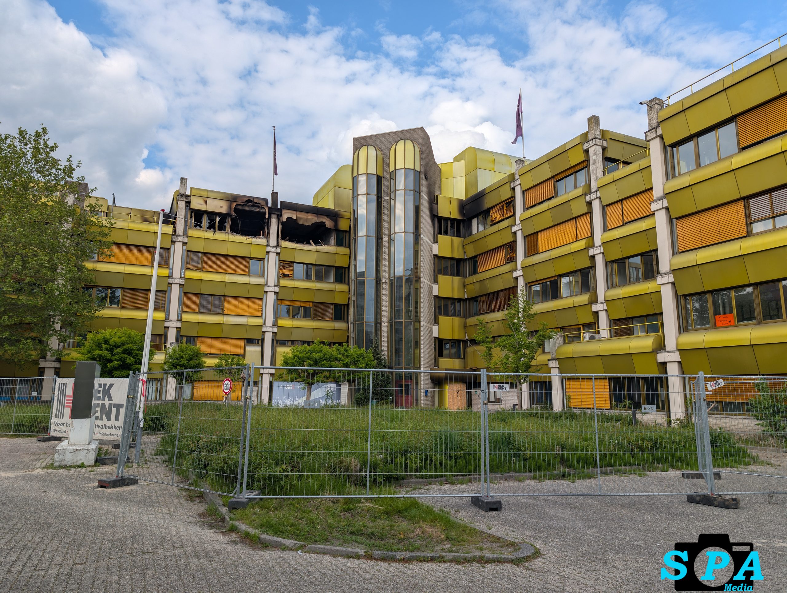 Politie doet onderzoek naar brandstichting bij leegstaand kantoorpand Bredewater Zoetermeer